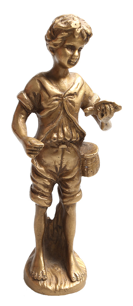 Статуэтка "Мальчик с рыбой" (бронза), Индия, вторая половина ХХ века основании клеймо "Made in India" инфо 8911b.