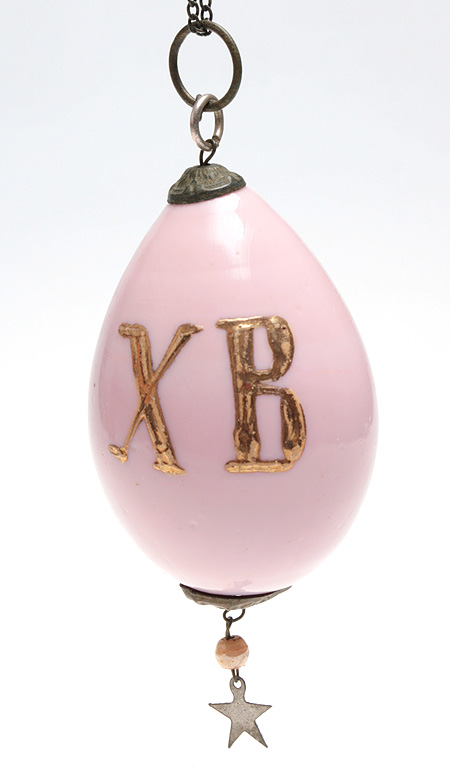 Пасхальное яйцо (молочное стекло, розовый нацвет, металл), Россия, конец XIX века 1895 г инфо 6010g.