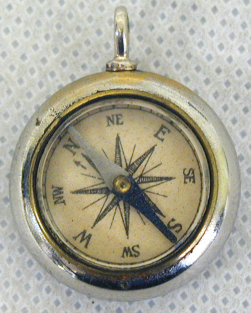 Подвеска "Компас" Хромированная латунь Начало XX века хорошая, компас в рабочем состоянии инфо 6074g.